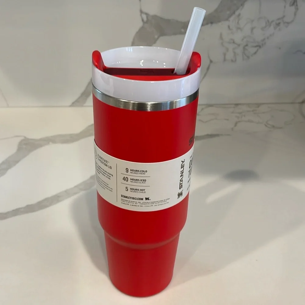 Stanley - 30 oz. LAVA (red) Quencher H2.0 Flowstate Tumbler w/Handle - NWT!